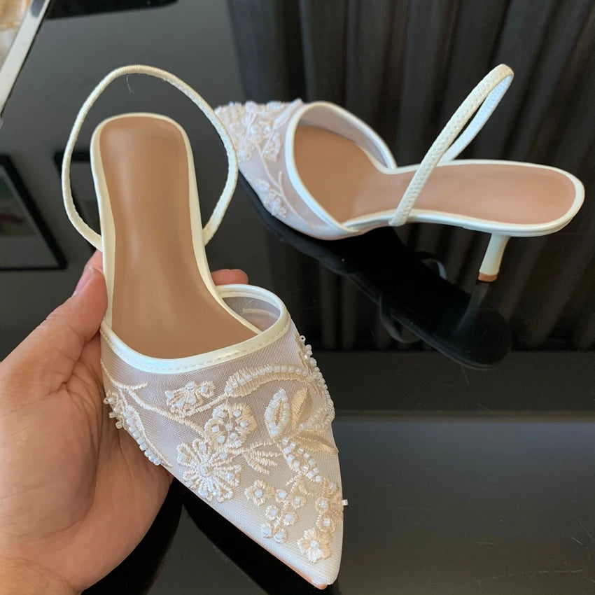 Sapatos de Salto Elegantes em Tule Bordado – Slingback Feminino para Festas e Casamentos